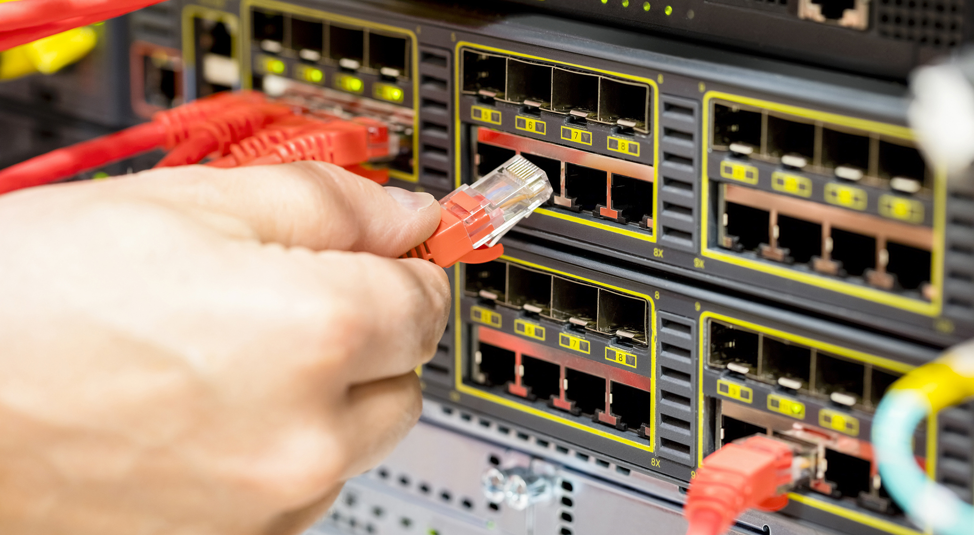 digital change management - plugging cables into server