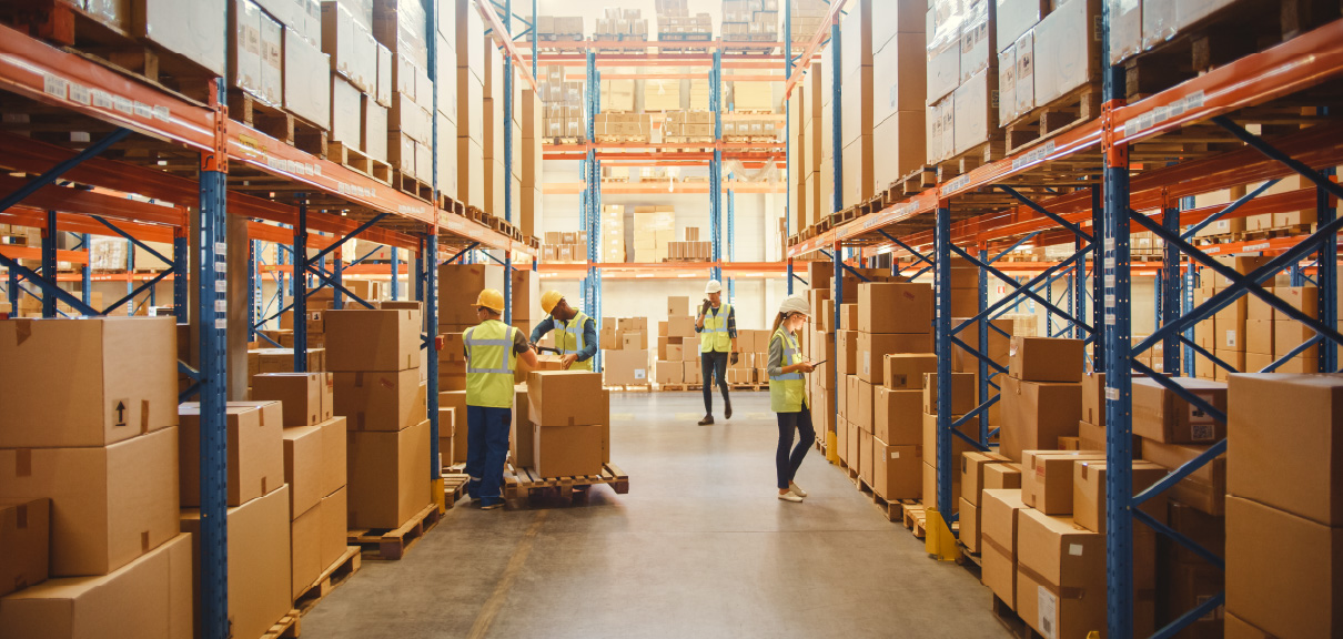 Optimizing for Supply Chain Resilience in 2022 - Warehouse with workers