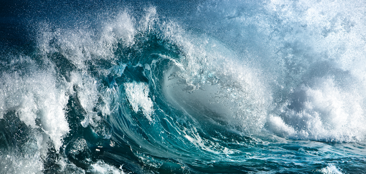 conflict resolution strategies for independents - image of a large ocean wave during a storm